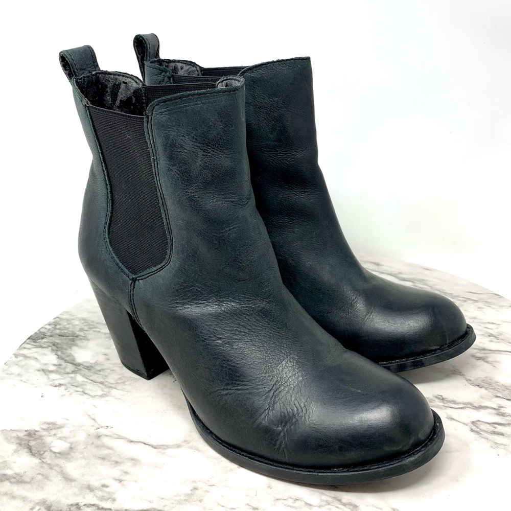 Luxe By Justean Laney Leather Chelsea Boots 7 Classic Academia Preppy Neutral